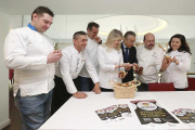 Un momento de la presentación de la cita micológica, en la que estuvieron algunos de los chefs que participarán.-R. O.
