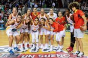 Las jugadoras de la selección posan tras el torneo de preparación de Cáceres-ESTEBAN MARTINENA (EFE)