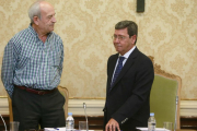 El responsable de Hacienda, José María Martínez, y el presidente de la Diputación, César Rico.-RAÚL G. OCHOA