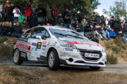 Efrén Llarena traza una curva con su Peugeot 208 R2.-David Pérez-Maza