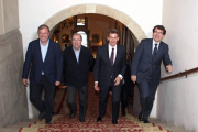 El presidente del PP de Castilla y León y candidato a la Presidencia de la Junta, Juan Vicente Herrera, junto al presidente de la Xunta de Galicia, Alberto Núñez Feijoo, y el candidato a la Alcaldía de León y cabeza de lista a las Cortes, Antonio Silván, -Ical