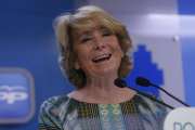 Esperanza Aguirre, en su rueda de prensa de valoración del 24-M, ayer.-Foto: DAVID CASTRO