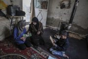 Las familias sirias viven con muchas carencias en la mayoría del país.-MOHAMMED BADRA / EFE