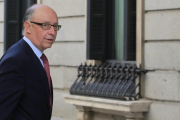 Cristobal Montoro llega al debate de Presupuestos.-JUAN MANUEL PRATS