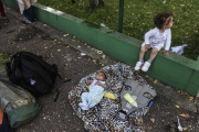 Niños refugiados de corta edad en la frontera de Croacia.-AFP / ARMEND NIMANI