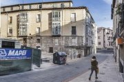 El bloque de la calle San Gil 6, 8 y 10 cuenta con licencia para el proyecto básico de demolición y luego se prevén 19 viviendas.-SANTI OTERO