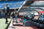Valverde, en el banquillo del Camp Nou.-JORDI COTRINA