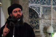 Captura de vídeo de la imagen del líder del Estado Islámico Al Baghdadi, llamando a los yihadistas a resistir en Mosul.-AFP