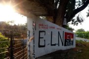 El ELN negocia la paz pero muchos de sus miembros se resisten a dejar las armas y siguen sembrando muerte y violencia en el país sudamericano.-EFE