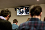 Imagen del monitor de la sala de prensa de la Audiencia Nacional en San Fernando de Henares del presunto cabecilla de la trama 'Gürtel', Francisco Correa, durante su declaración.-EFE / MARISCAL