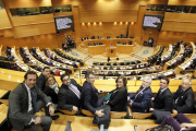 Distintos presidentes de diputaciones, asisten al pleno del Senado donde se debate una moción por la que el Senado manifiesta su voluntad de que se adopten determinadas medidas en favor de las diputaciones provinciales. En el centro de la imagen los presi-ICAL