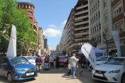 El buen tiempo favorece la visita de compradores y curiosos.-E.M.