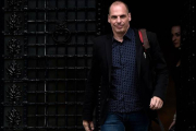 El ministro de Finanzas, Yanis Varoufakis, este domingo, en Atenas.-Foto: AFP / ARIS MESSINIS