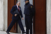 El extesorero del PP Luis Bárcenas entra en la Audiencia Nacional, el pasado mes de octubre.-AGUSTÍN CATALÁN