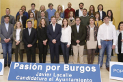 Foto de familia de los integrantes de la candidatura del PP al Ayuntamiento de Burgos.-RAÚL G. OCHOA