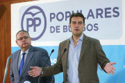 Ángel Ibáñez y Alejandro Vázquez, durante la comparecencia.-RAÚL G. OCHOA
