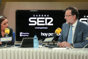 Pepa Bueno entrevista a Mariano Rajoy en 'Hoy por hoy', programa de la cadena SER que se mantiene como el espacio más oído de la radio en el conjunto de España.-Ballesteros