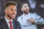 Florentino Pérez presenta la renovación de Ramos hasta el 2020 en el antepalco del Bernabéu.-Foto: EFE