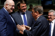 Planas, derecha, con el comisario europeo para Agricultura y Desarrollo Rural  Phil Hogan y el ministro belga de Agricultura, Denis Ducarme y el ministro regional de Agricultura de la region de Valona, René Collin.-