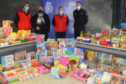 Jugietes y alimentos donados en la comisaría de Miranda. POLICÍA NACIONAL