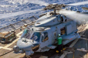 Un helicóptero en el USS Abraham Lincoln.-AFP