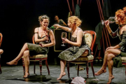 Carolina Solas, Rosa Manteiga, María Vázquez y Marta Belenguer -y Jorge Muñoz- representarán ‘Femenino singular’ mañana en Cultural Cordón.-