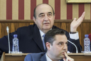 Antonio Fernández Santos y Daniel de la Rosa durante un pleno, cuando el PSOE estaba en la oposición. ECB