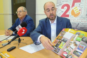 Isidoro Martín y Manuel Fuentes, durante la presentación de la memoria de Proyecto Hombre.-ISRAEL L. MURILLO