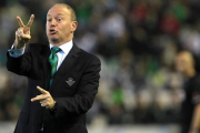 Pepe Mel en su etapa bética-EFE / PACO PUENTES