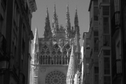 Fotos actuales trufan la reedición como esta de la Catedral.-Javier Santillán