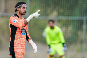 Caro realiza indicaciones durante un partido con el Pucela. REAL VALLADOLID