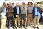Los premiados, Germán Delibes y Ángel Ramos Serna, en compañía de los tres codirectores de la Fundación Atapuerca-ICAL