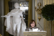 Svetlana Aleksiévich, en su conferencia como Nobel de Literatura en Estocolmo.-FREDRIK SANDBERG / AFP