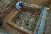 Excavación en la Fosa 113 del complejo de fosas comunes del cementerio de Paterna (Valencia), donde yacen más de 1.000 fusilados por el franquismo.-MIGUEL LORENZO