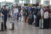 Colas en el aeropuerto de El Prat, en una imagen de archivo.-JOSEP GARCIA