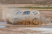 Cristina Gutiérrez supera un obstáculo durante su participación en el Dakar.-DKR RAID SERVICE