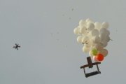 Globos explosivos enviados desde la Franja de Gaza a Israel.-AFP
