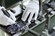 Proceso de ensamblaje del Fairphone.-