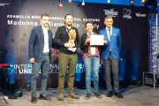 Karma Salman y José Angel Sánchez (ambos en el centro), recogieron el premio ayer en Italia.-ECB