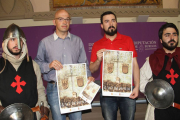 El alcalde beliforano (segundo por la izq.) junto a los recreadores que participarán en la feria.-ECB