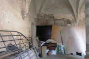 El claustro gótico-renacentista fue excluido de la rehabilitación y avanza hacia su ruina.-G.G.
