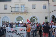 Manifestación convocada por CGT en apoyo al tren celebrada este lunes en Aranda.-L.V.