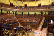 Imagen del hemiciclo semivacío del Congreso de los Diputados, en un pleno del pasado mes de mayo.-DAVID CASTRO