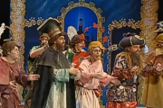 La chirigota ‘Este año nos veréis en el altar’ continúa con la polémica sobre Puigdemont y el independentismo.-ONDA CÁDIZ (YOUTUBE)