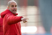 Guardiola, en un entrenamiento reciente con el Bayern de Múnich.-