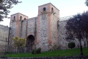 Una de las doce puertas de la muralla que se conservan: el arco de San Esteban.-ICAL