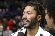 Un emocionado Derrick Rose, al final del partido.-AP