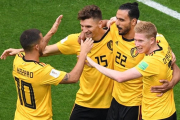 Meunier, felicitado por sus compañeros tras marcar el 1-0 a Inglaterra.-OLGA MALTSEVA