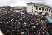 La manifestación de Alsasua contra la mala imagen que se proyecta de la población tras unos enfrentamientos con la Guardia Civil.-EFE / JESUS DIGES