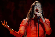 Rosalía, durante su actuación.-REUTERS / MARCELO DEL POZO